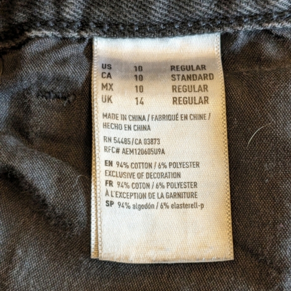 🖤 AEO Faded Black High Rise Ankle Mom Jean with Floral Embroidery, 10 - Picture 5 of 16